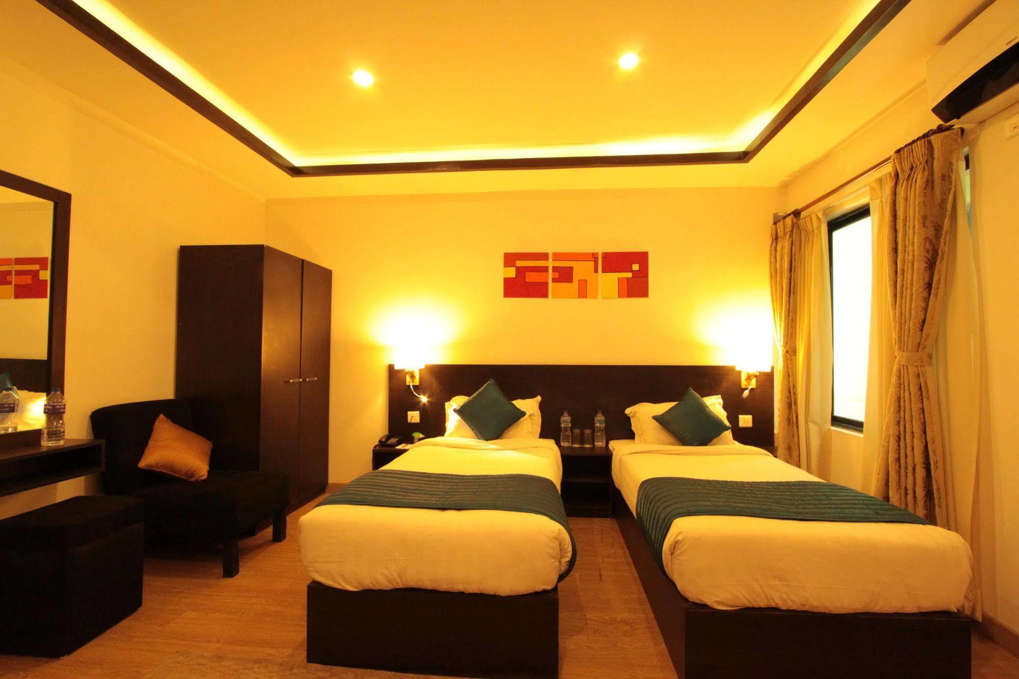 Gaju Suite Hotel Katmandu Zewnętrze zdjęcie