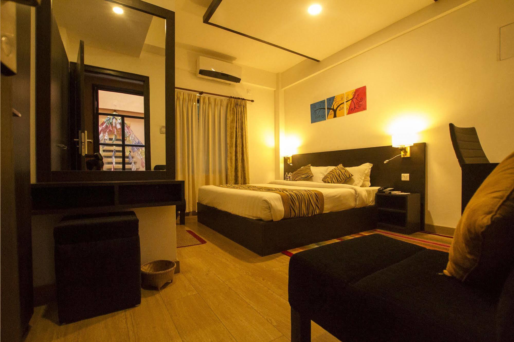 Gaju Suite Hotel Katmandu Zewnętrze zdjęcie