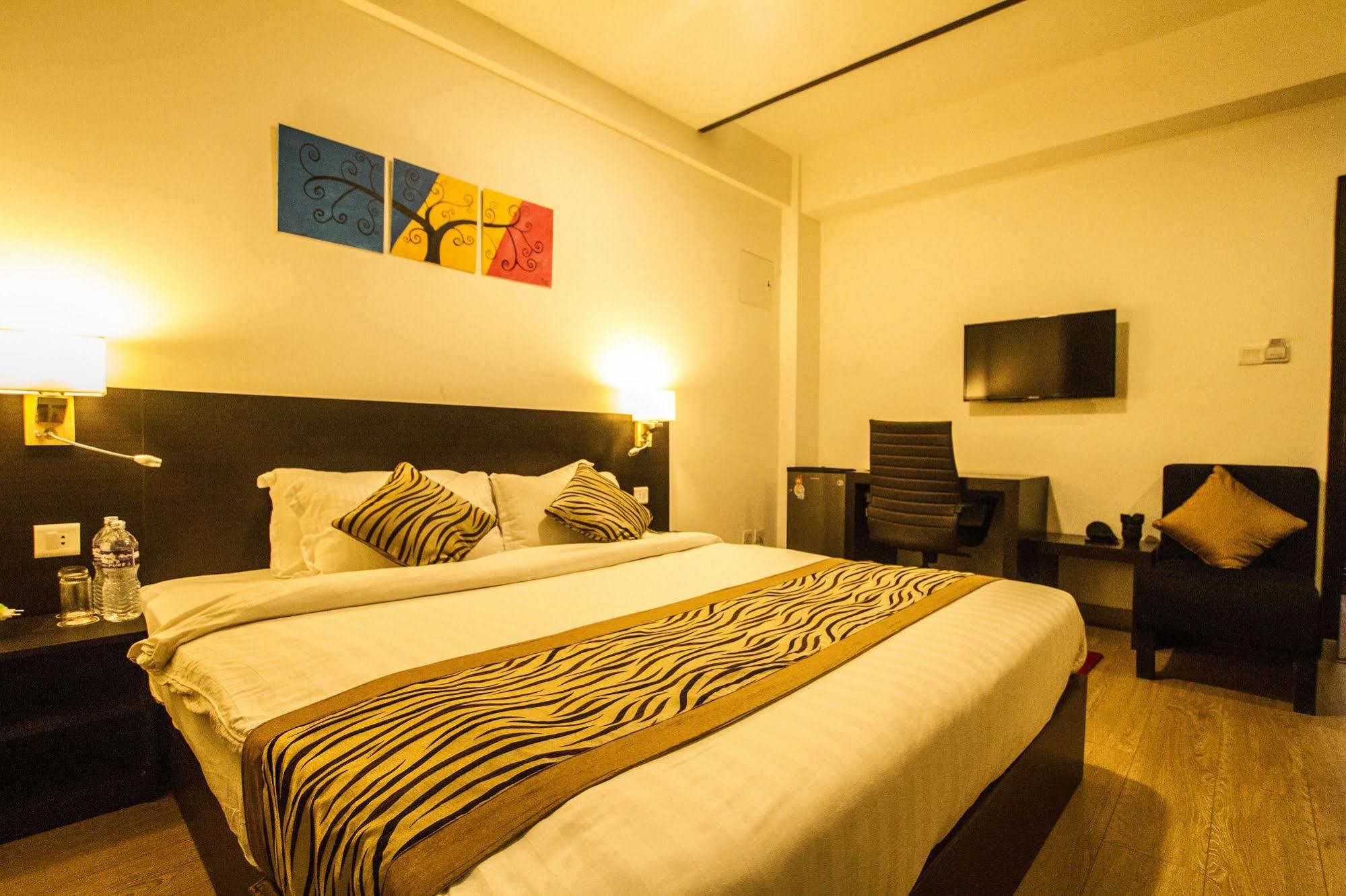 Gaju Suite Hotel Katmandu Zewnętrze zdjęcie