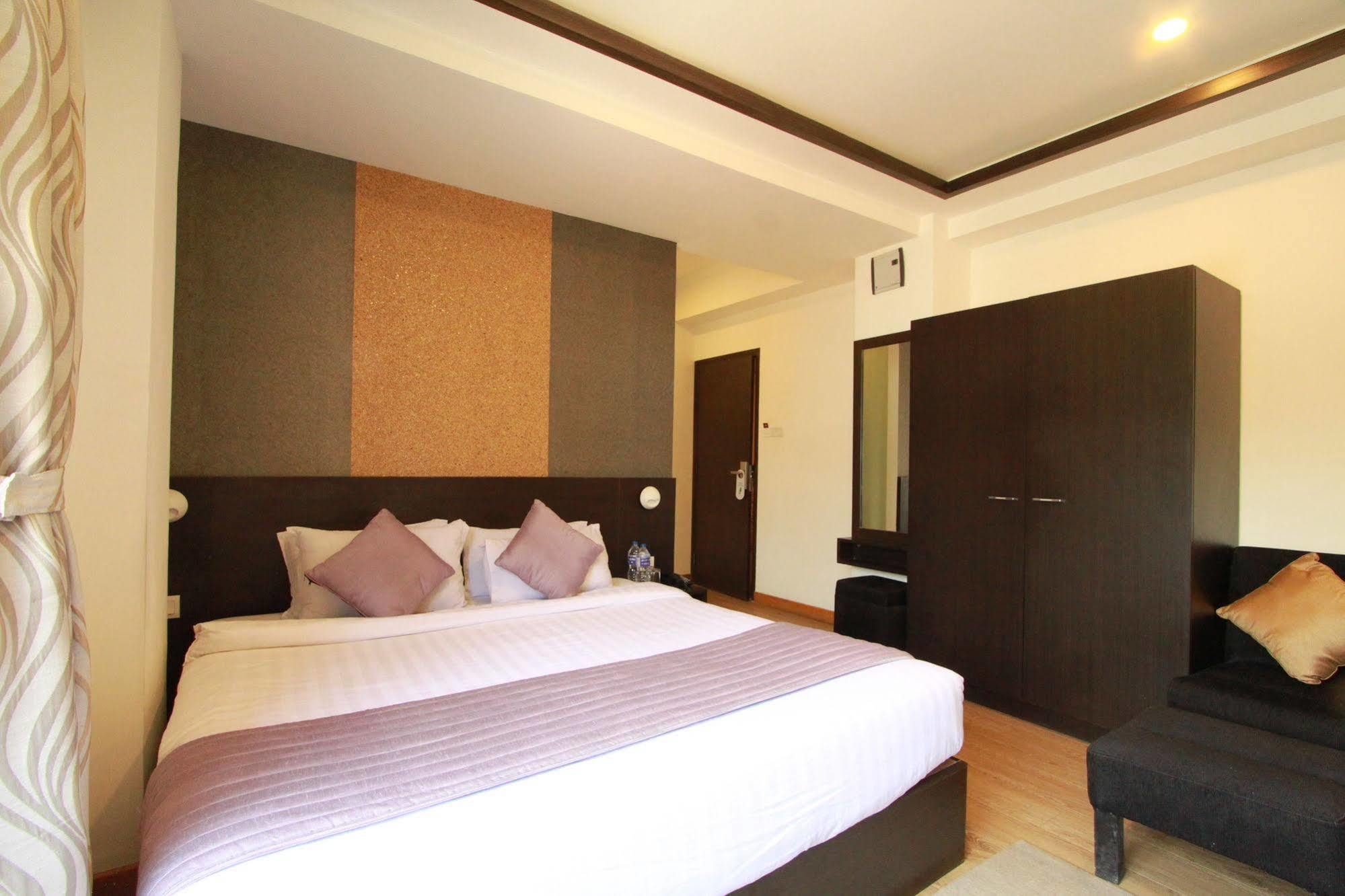 Gaju Suite Hotel Katmandu Zewnętrze zdjęcie